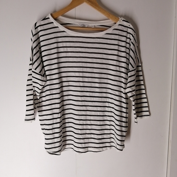 REITMANS BLACK AND WHITE STRIPED TOP SIZE LARGE - Picture 3 of 4